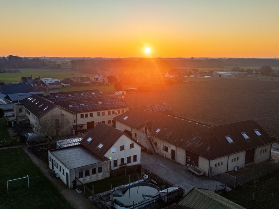 Gebouw Vollezele zonsopgang
